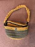 Szydełkowana nerka żółto-szałwiowa handmade na prezent