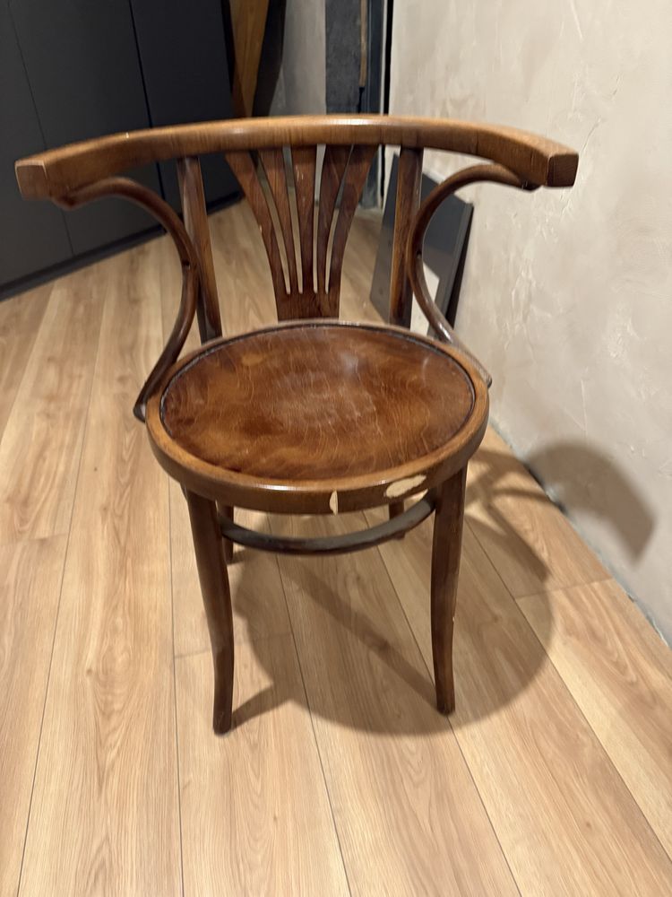 Stół rozkładany z krzesłami, krzesła Thonet, stół drewniany