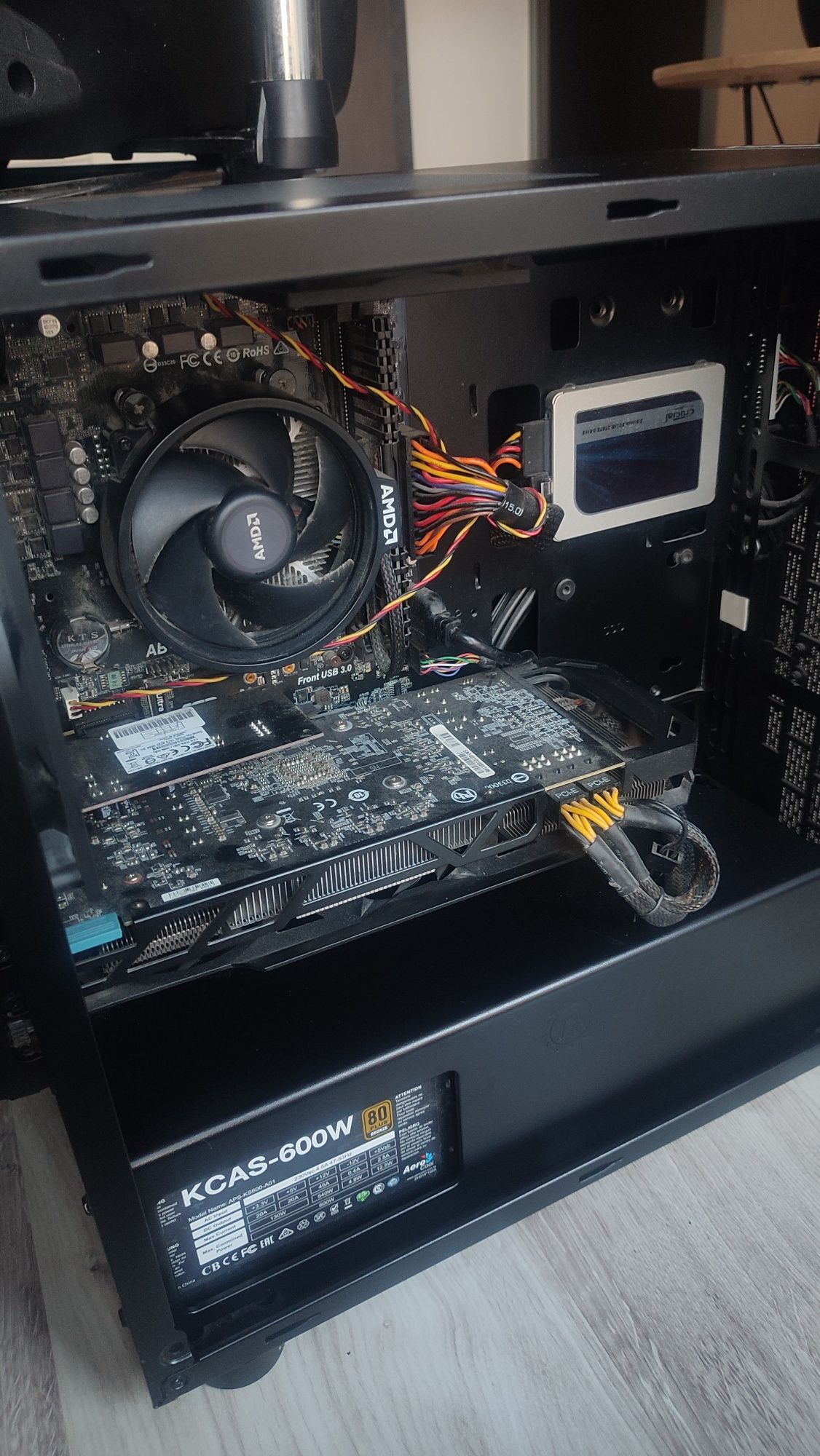 Komputer stacjonarny Ryzen 3 / SSD / 8GB / Radeon R9 / Windows 10