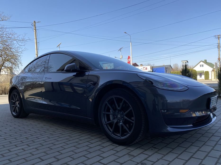 Tesla 3 тесла електромобіль