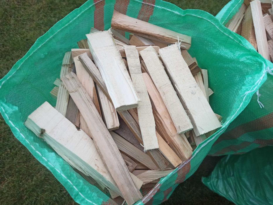 DREWNO w Workach na Opał Drzewo Opałowe Rozpałkę Suche Rozpałka DOWÓZ