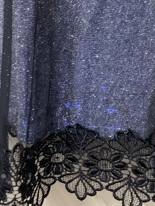 Платье продам очень красивое нарядное .