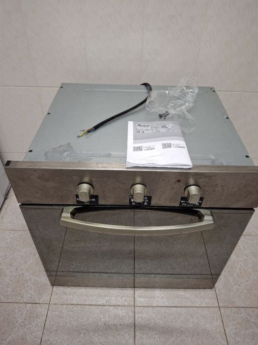 Forno com ventilação da marca Meireles