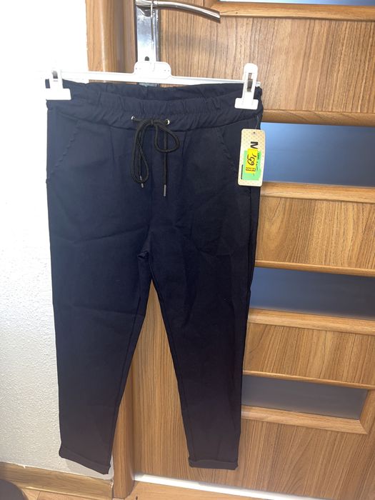 Granatowe spodnie materiałowe- rozmiar S
