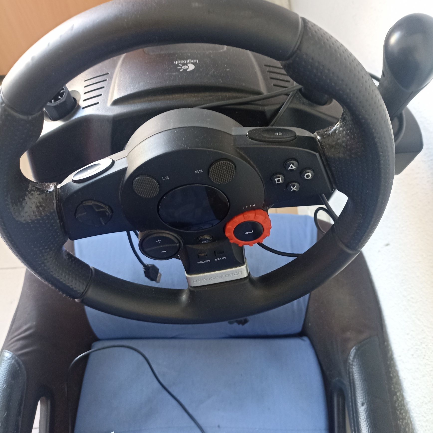 Baket com volante e pedais