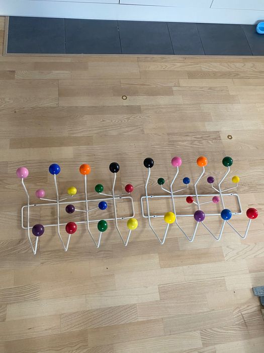 Kolorowy wieszak z kulkami
