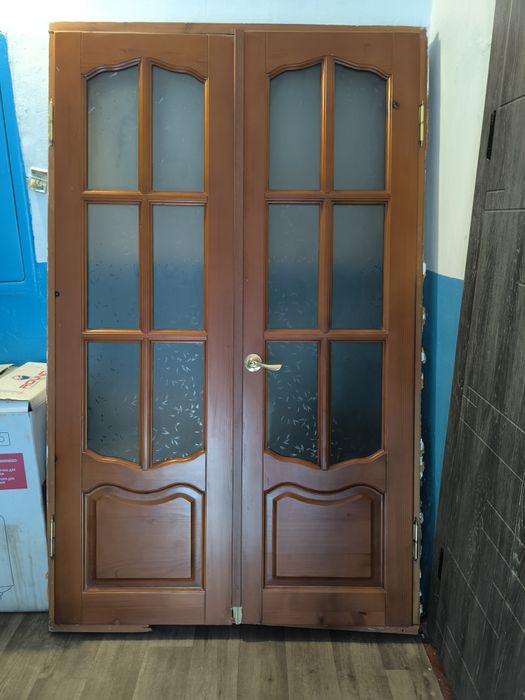 Продам двері міжкімнатні дерев'яні