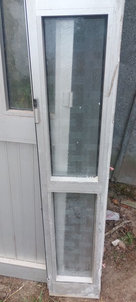 Porta de entrada 75cm com 25 cm vidro fixo