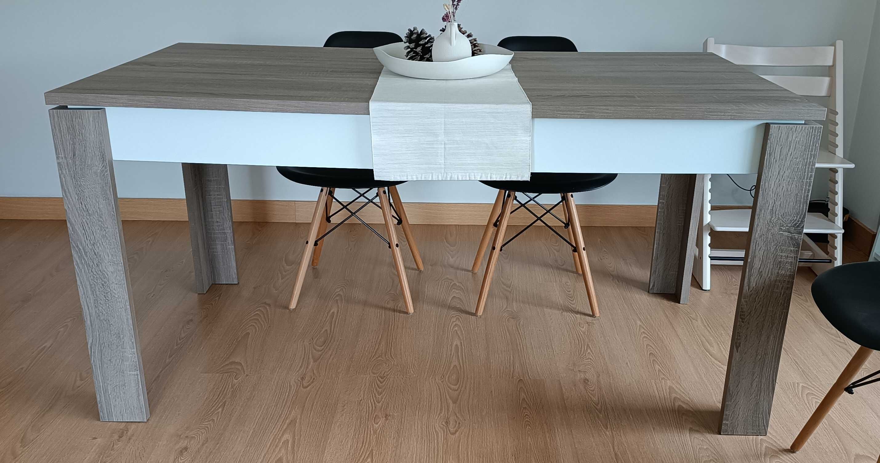 Mesa extensível da Jom em ótimo estado