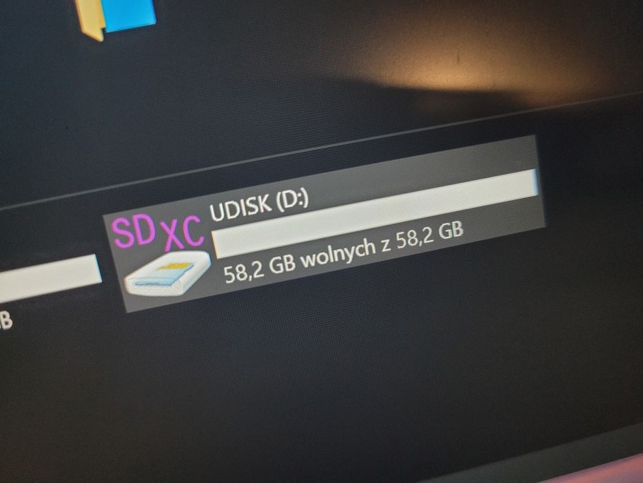 Karta pamięci micro SD 64GB.