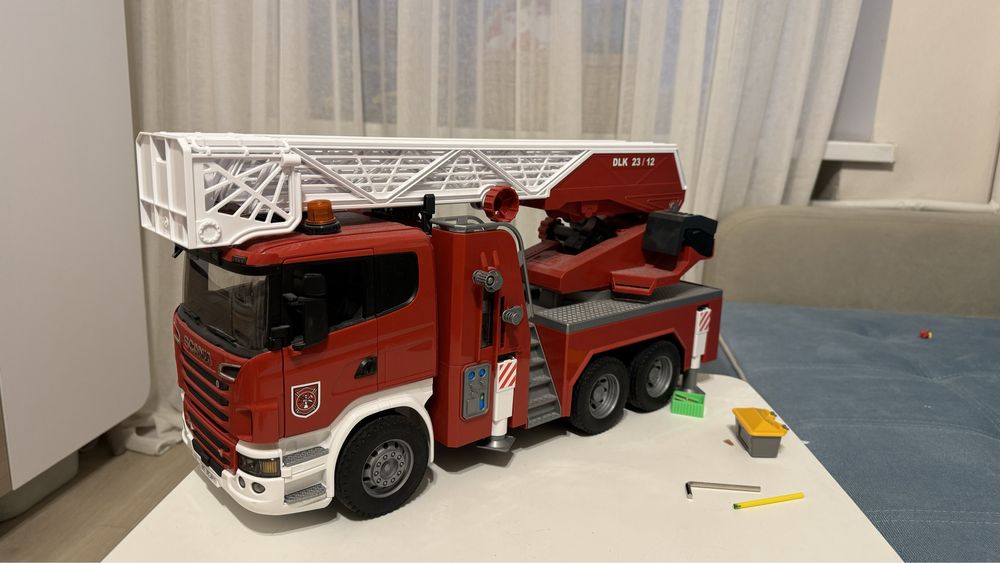 Пожарная машина Bruder Scania 560r