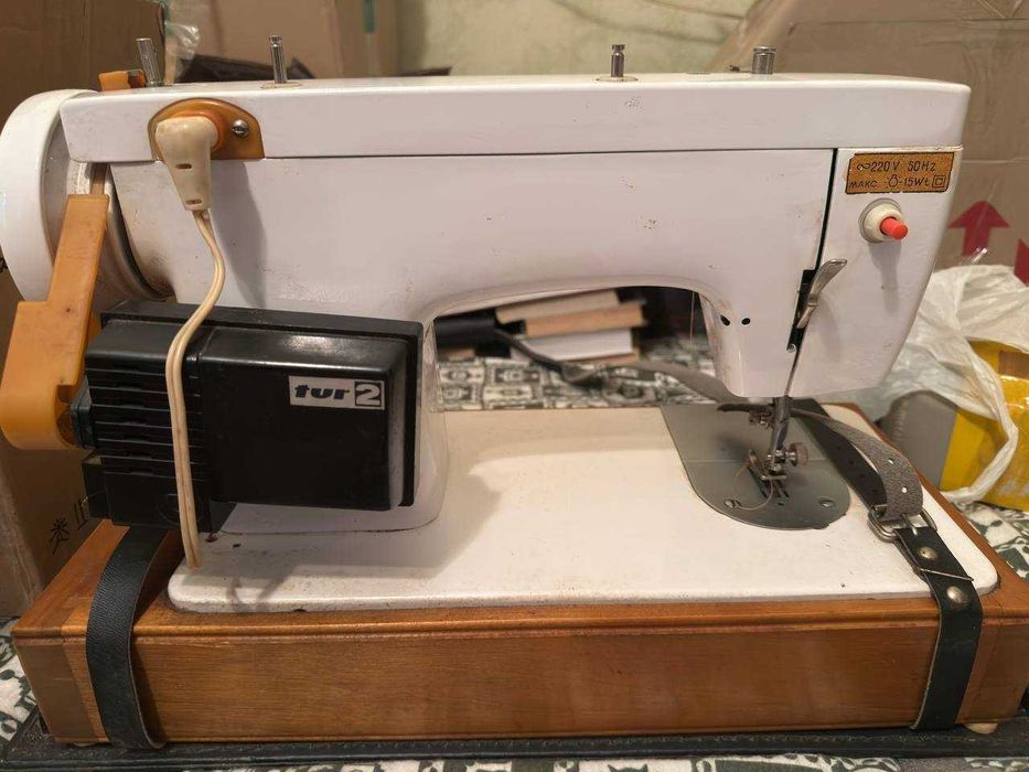 Электрическая швейная машинка Чайка 132-М