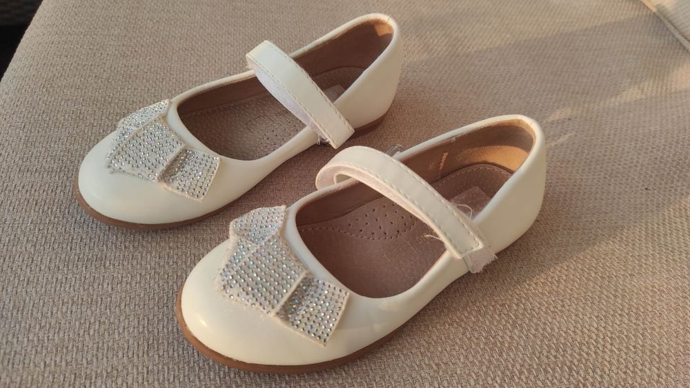 Piękne białe balerinki