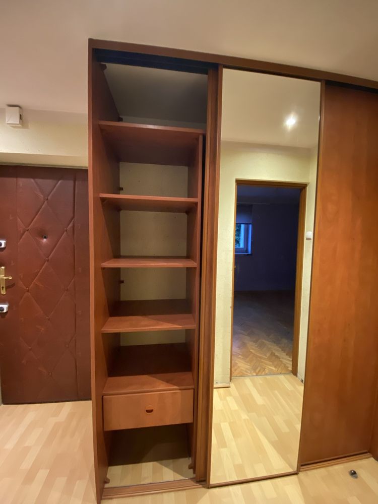 Szafa przesuwna z lustrem