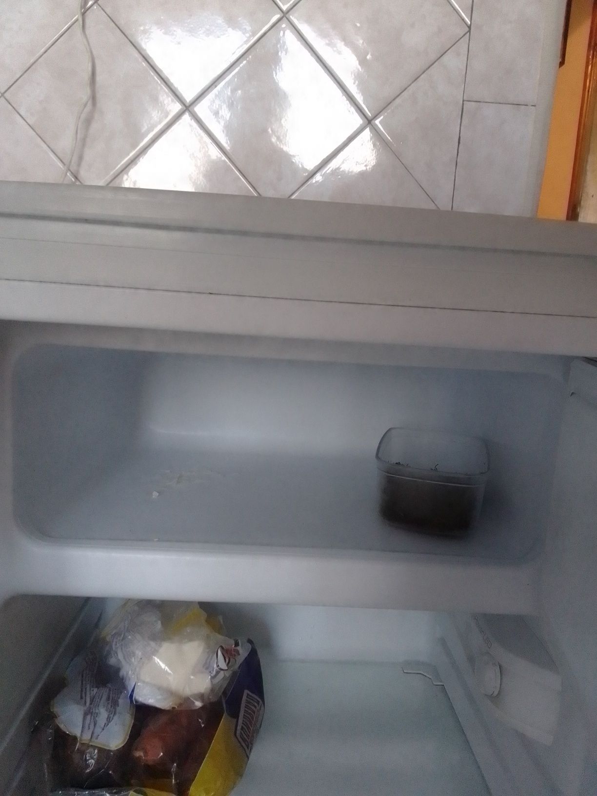 Холодильник с морозильною камерою
