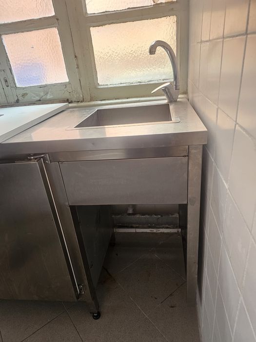Arca refrigeradora com lavatorio