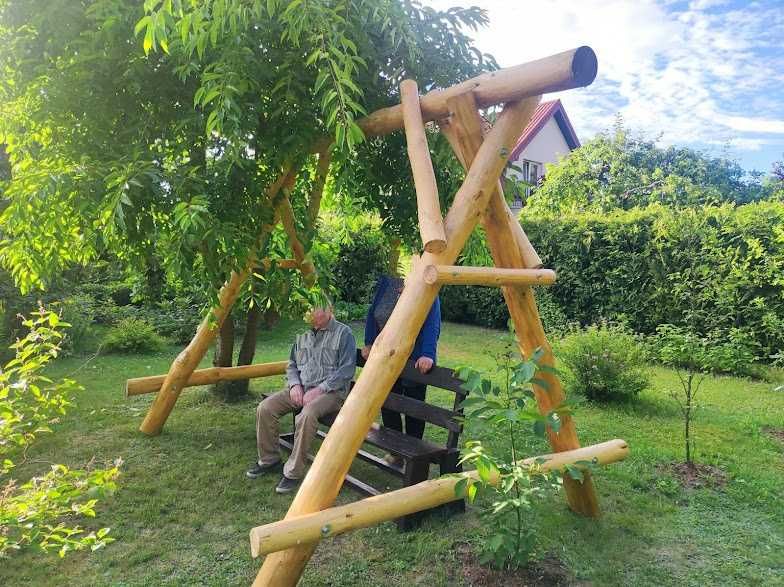 Huśtawki ogrodowe z bala