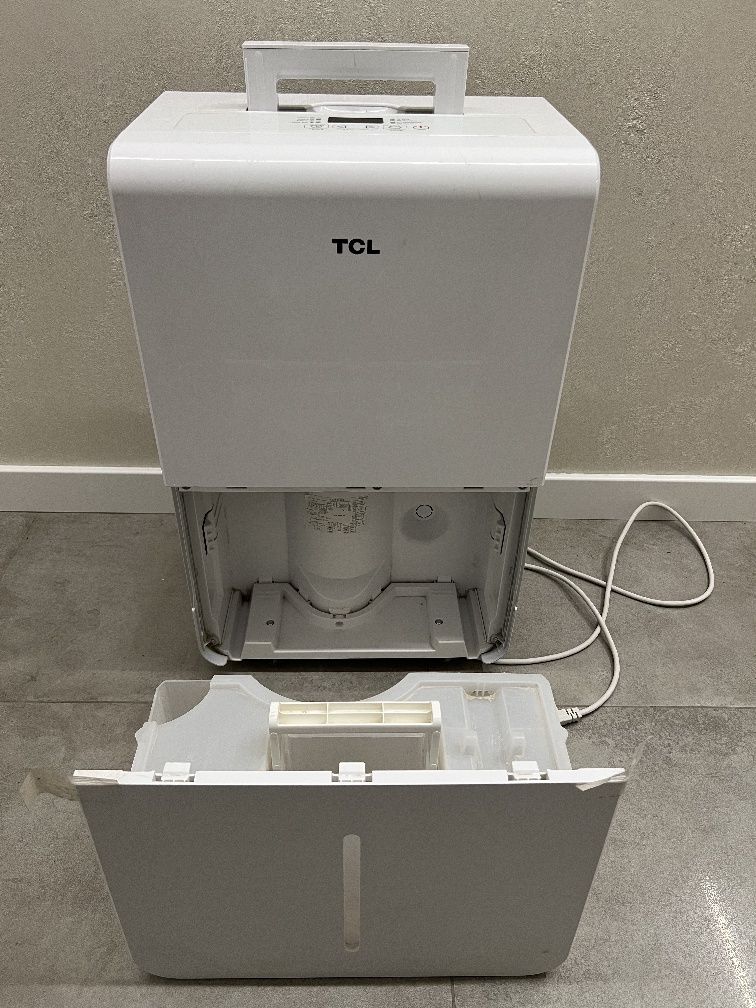 Продам осушитель фирмы TCL DEM50EB