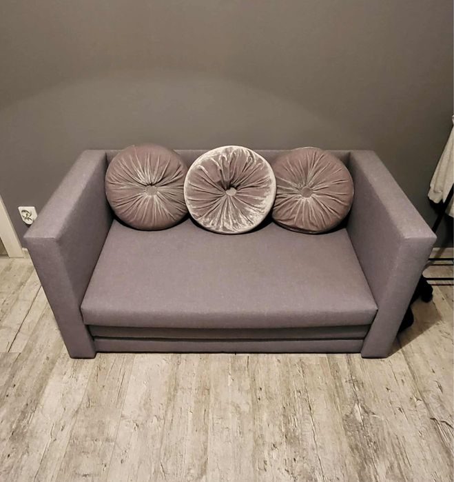 Kanapa koloru szarego