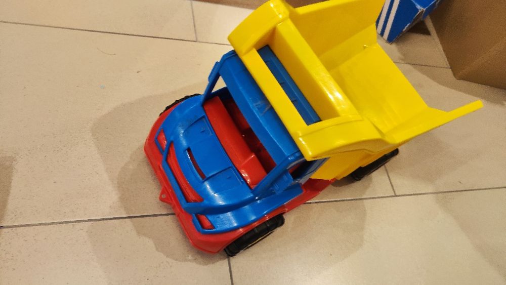 Zabawka sensoryczna Wader ciężarówka wywrotka