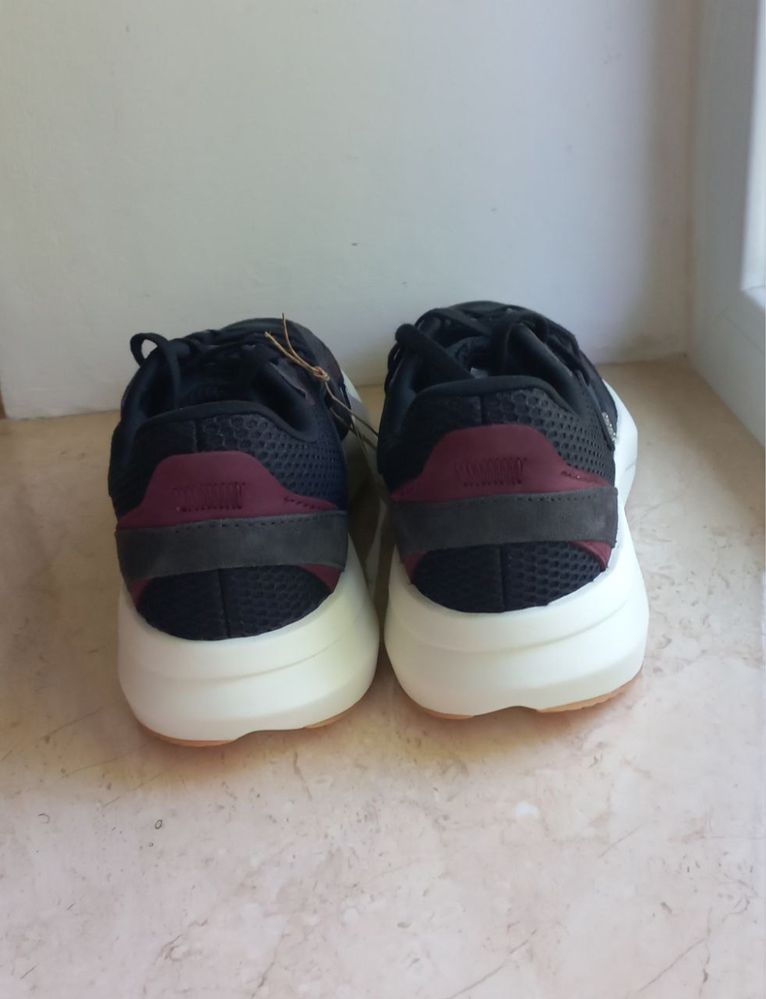 Кросівки жіночі adidas  lightblaze оригінал!