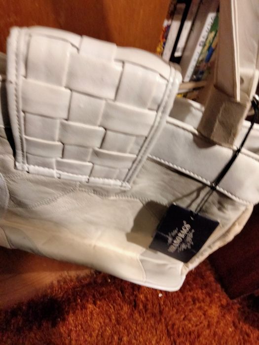 Mala de senhora em pele.