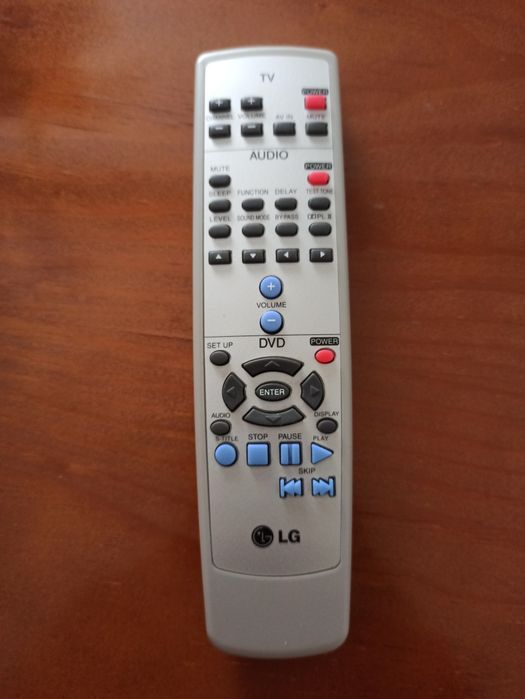 Sistema Home Cinema LG 5.1 c/ comando multi funções