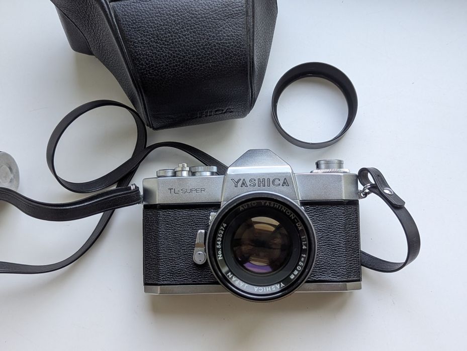 Yashica TL super + Yashinon DX 50mm 1.4 m42