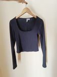H&M / Czarny prążkowany top z kwadratowym dekoltem longsleeve / S 36