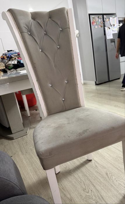 Cadeiras de costas altas para restauro