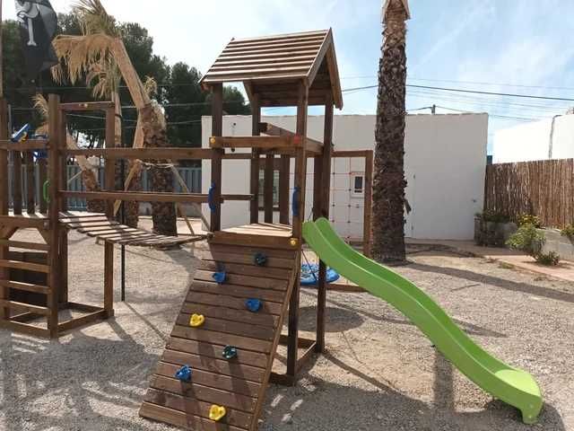Parque infantil ponte suspensa, baloiços, bomberos, barco, escorrega