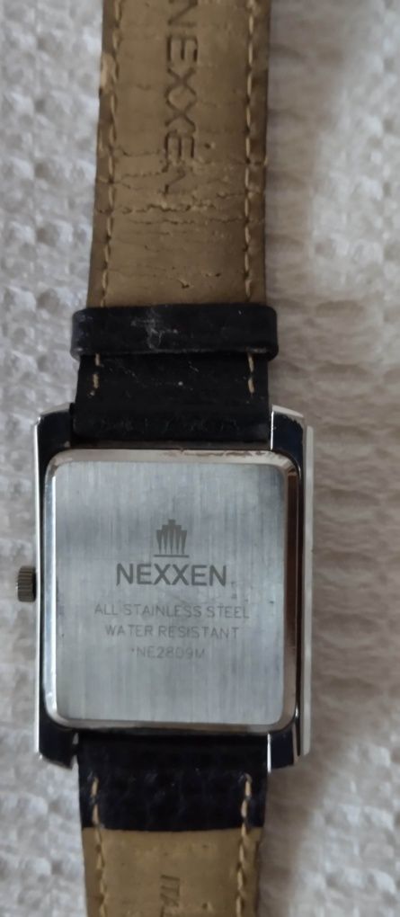 Часы Nexxen с швейцарским механизмом