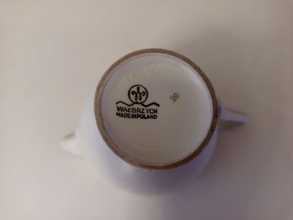 Stary mlecznik z porcelany