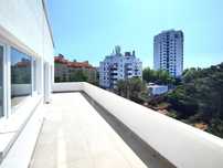 Apartamento T3, totalmente remodelado, em Cascais
