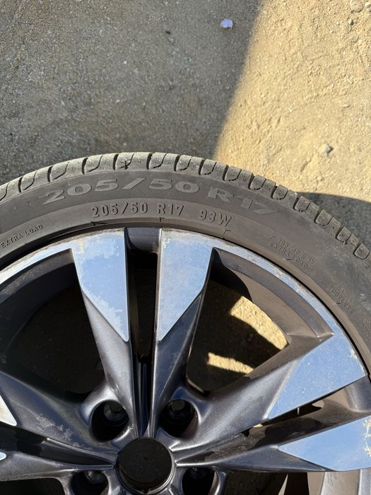 2 jantes 17” renault com pneu