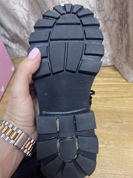 Продам зимние сапоги ботинки на девочку кожа коженные