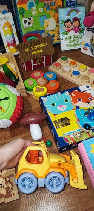 Дитячі цікаві іграшки для дітей від 1 року