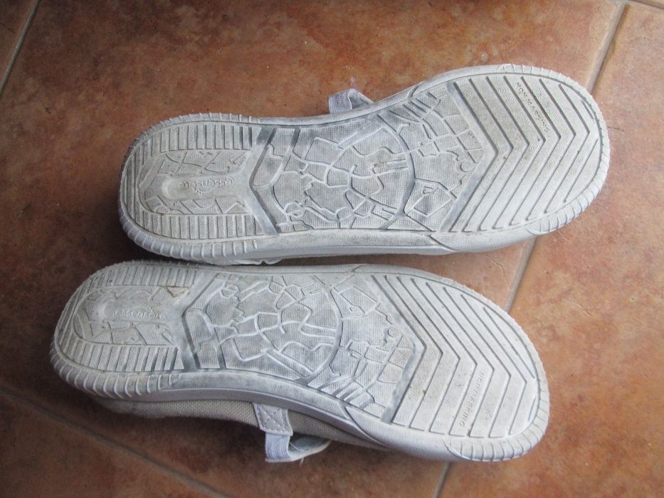 Sabrinas em pele sapatilhas nike  e chinelos nº 35
