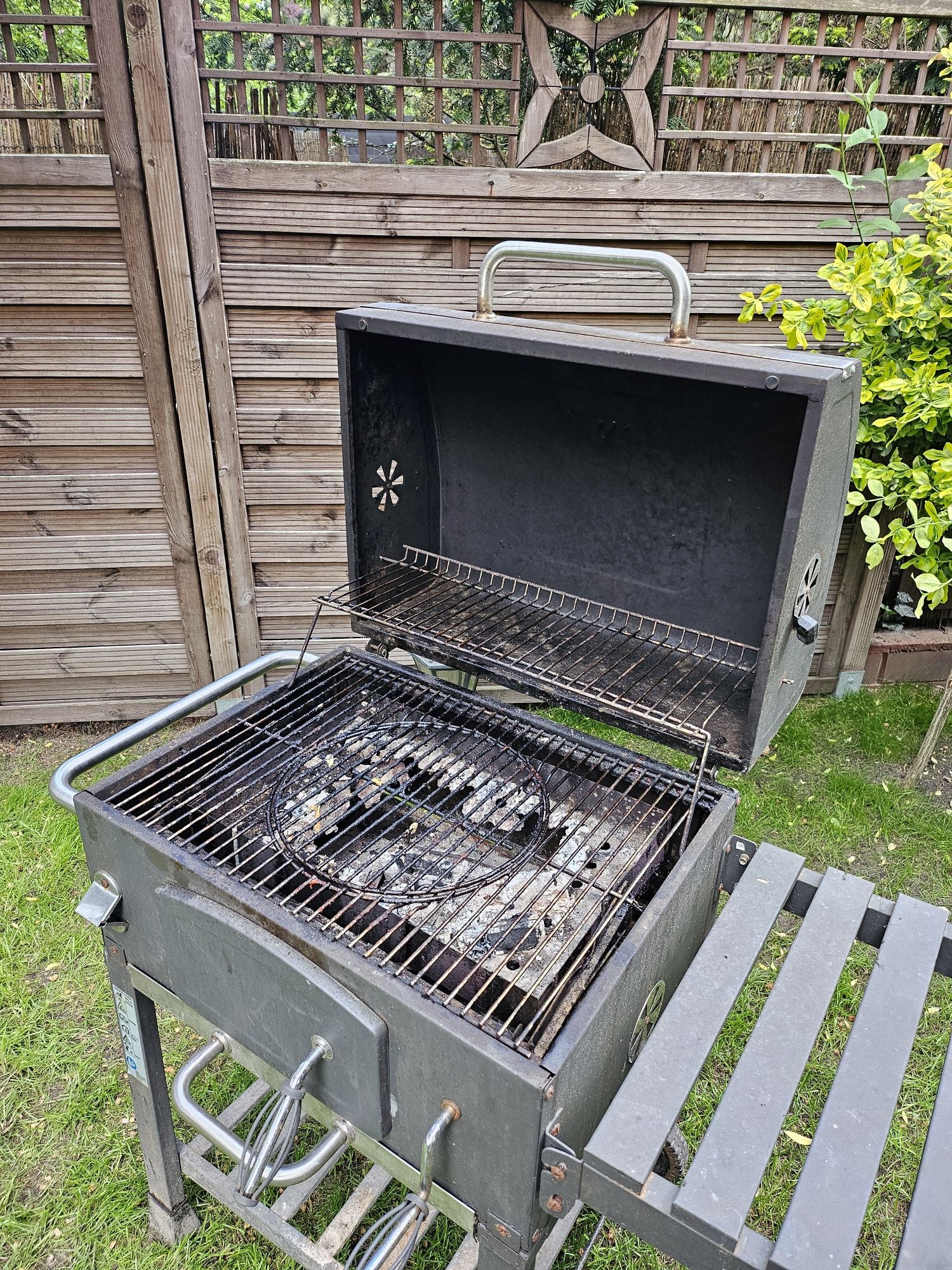 Grill weglowy Activa 11245a