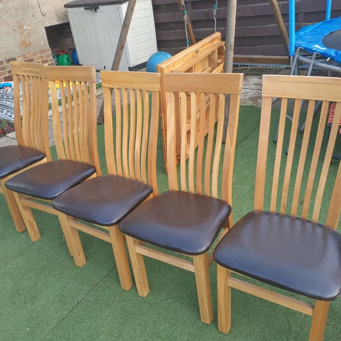 Sześć krzeseł dębowych