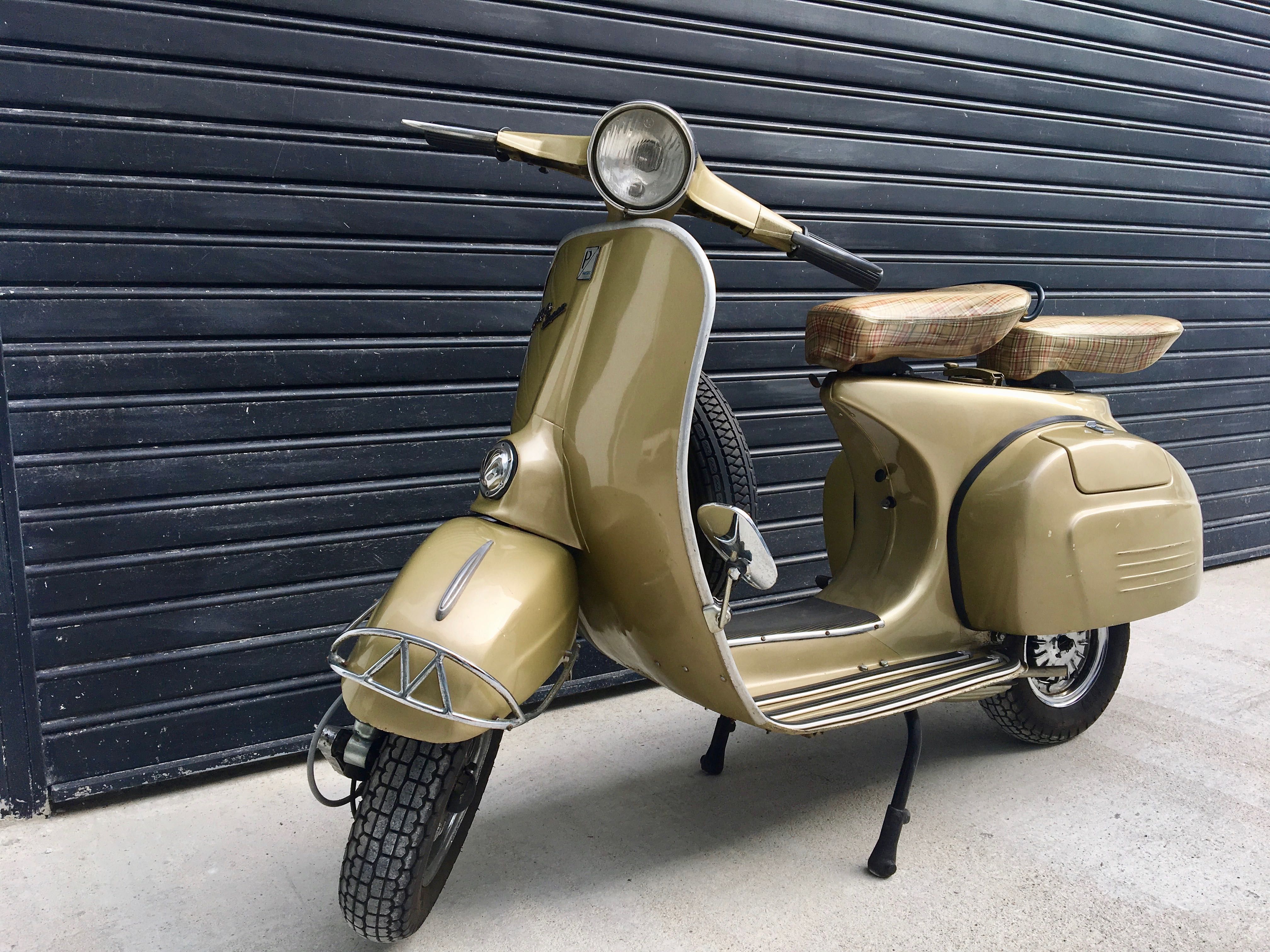 Vespa clássica Super 150