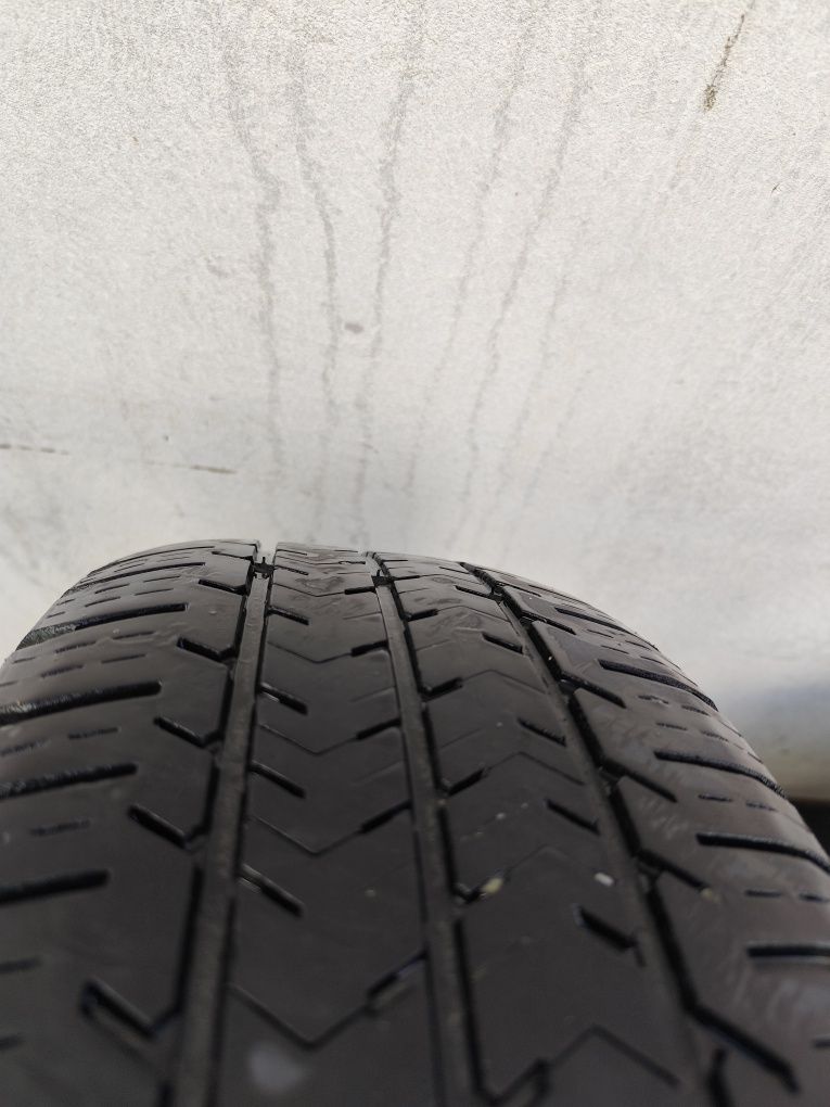 Komplet opon letnich Michelin Agilis 215/65/16c vivaro trafic talento