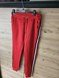Spodnie dresowe czerwone 40