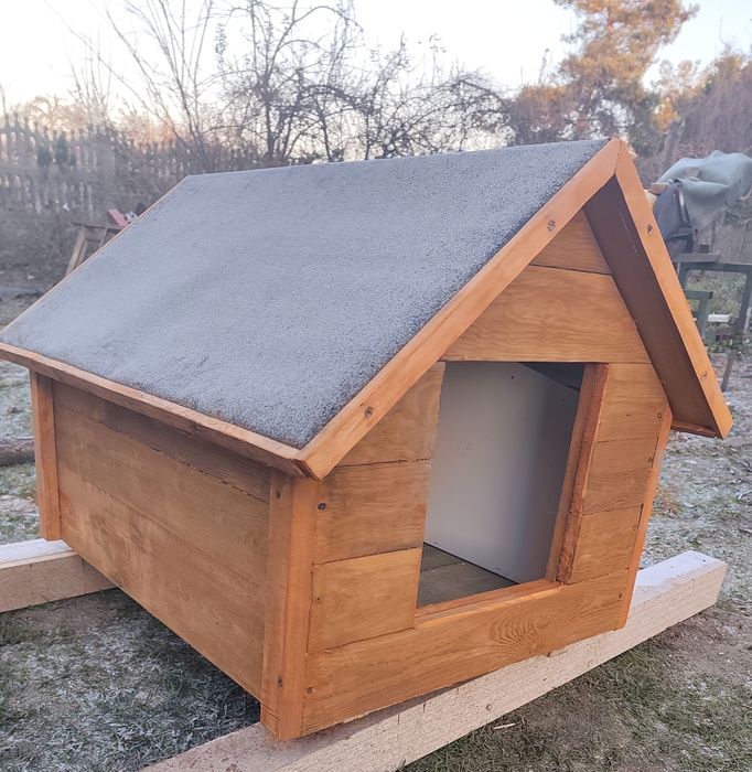 Buda L dla psa Nowa ocieplana pomalowana