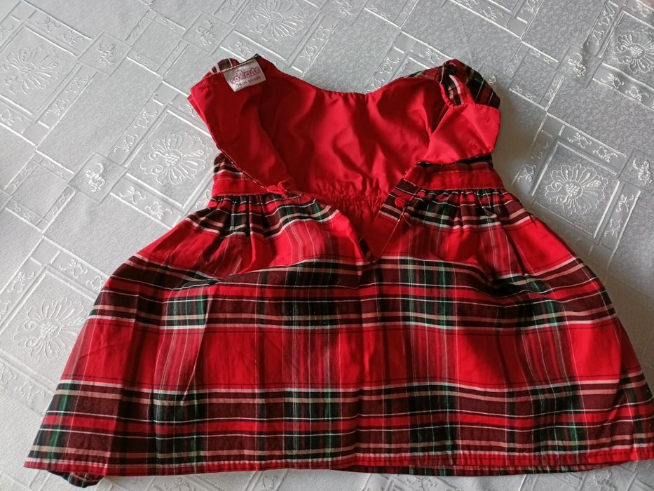 Piękna czerwona sukieneczka