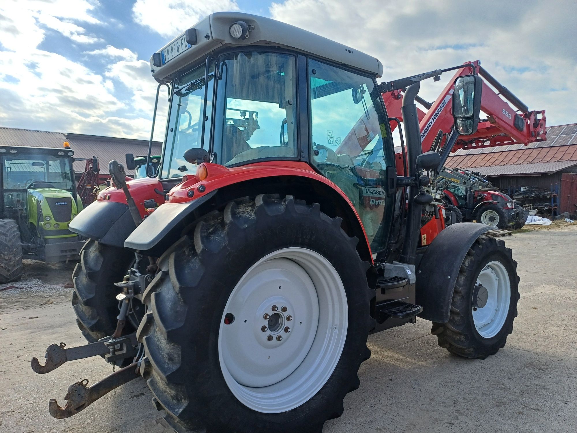 Massey Ferguson 5S 5713S sprowadzony ładowacz MF5712 MF 6455 NH T6