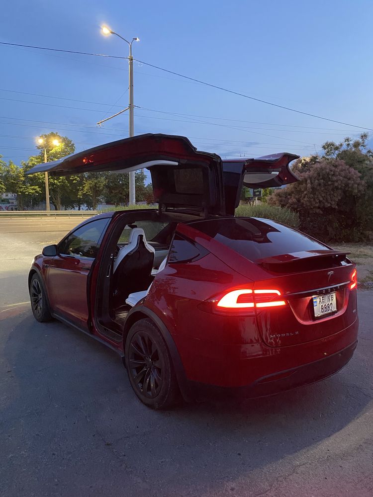 Tesla Model X 90d