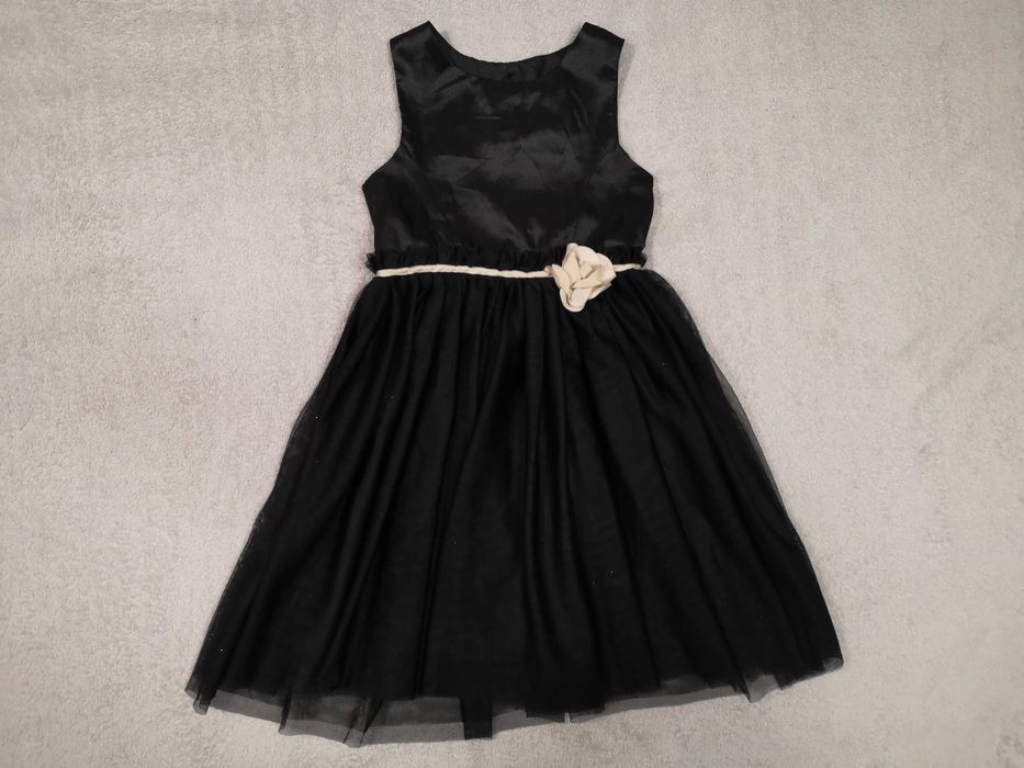 Czarna elegancka sukienka tiulowa z kwiatkiem H&M ok. 122 - 128