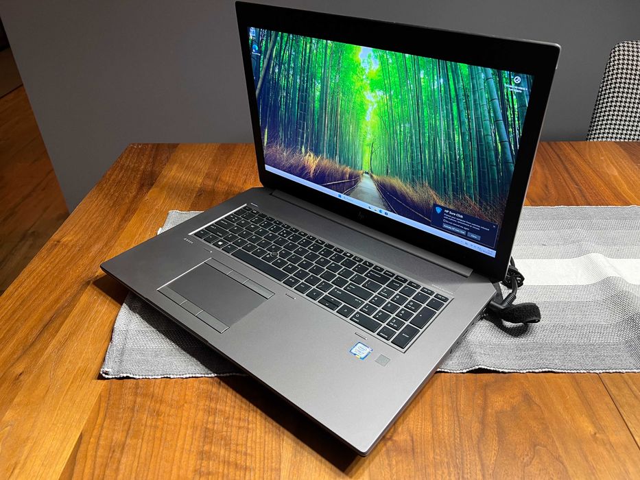 Laptop HP ZBook 17 G5 i7-8750H 32/750 GB P1000 WIN 11 PRO