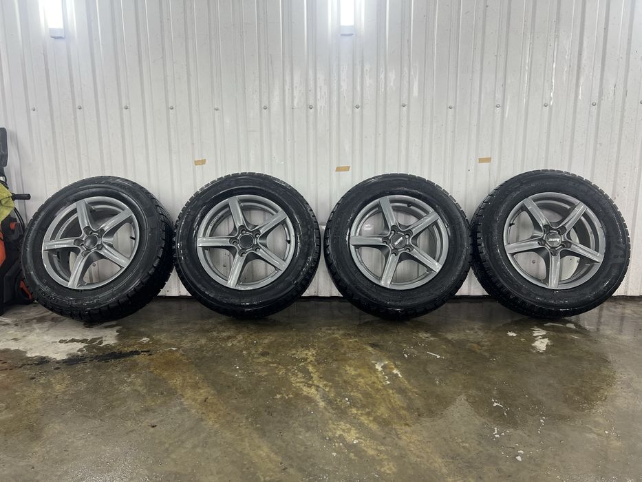 Продам диски з гумою 215/65/R16 5х114.3